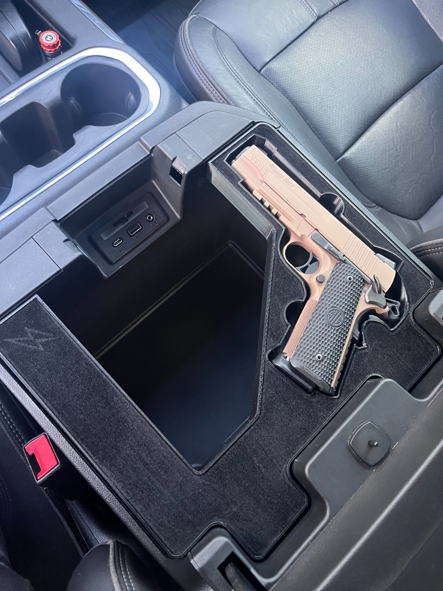 SIG 1911 Emperor Scorpion · Silverado