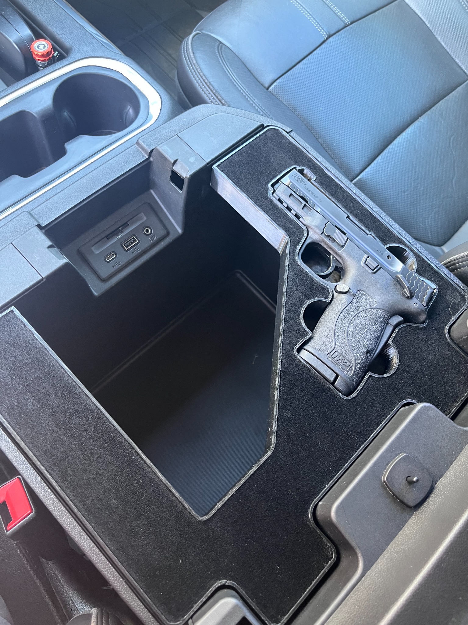 Smith & Wesson M&P 380 EZ · Silverado
